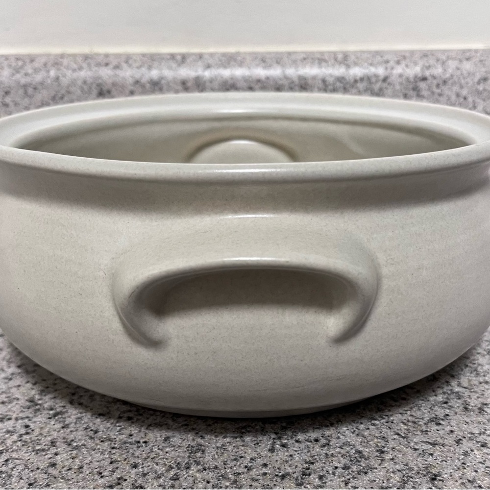 Pfaltzgraff Blue and White Stoneware Bowl Yorktowne Pattern - Picture 4 of 10